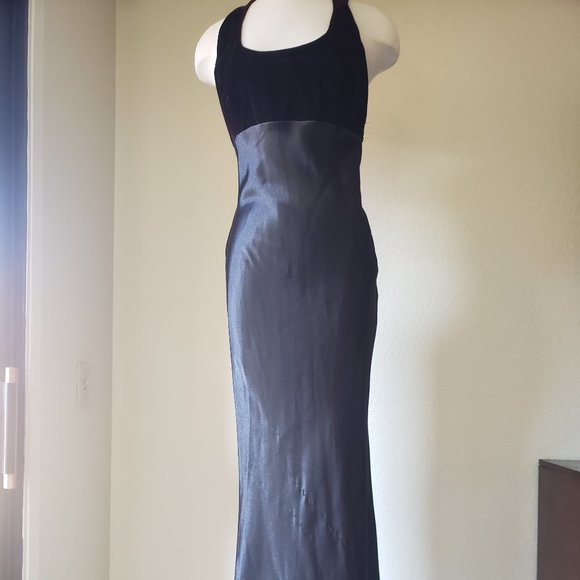 Gorgeous Black Evening/Prom Gown With Tie Back - Picture 11 of 15